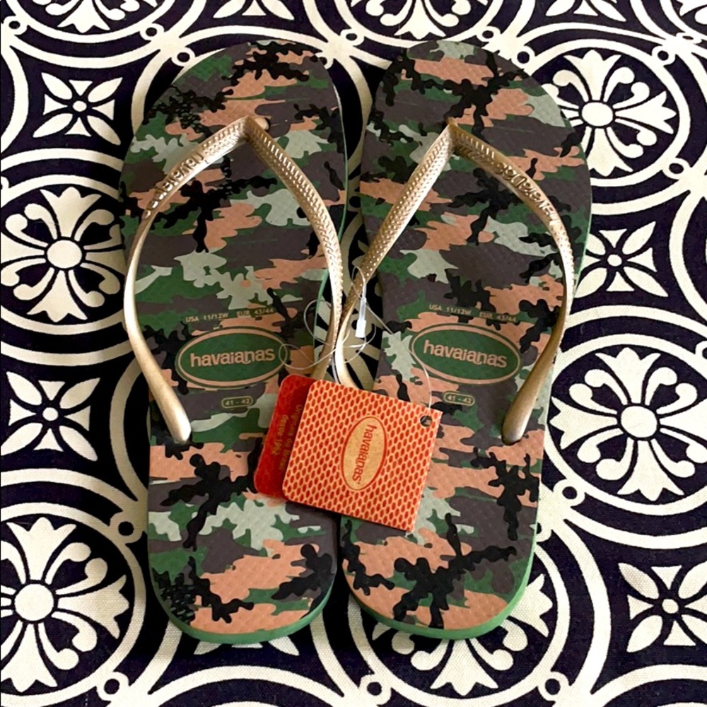 BRAND NEW WITH TAGS Havaianas Camo Flip Flops